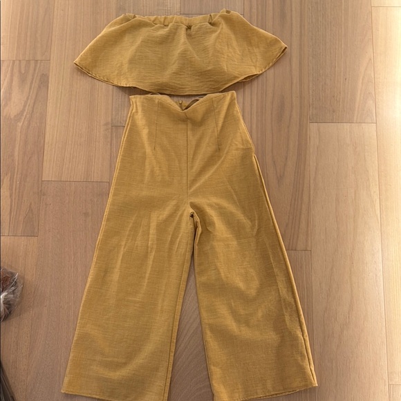 Stylish Mustard Colored Set - Picture 1 of 6